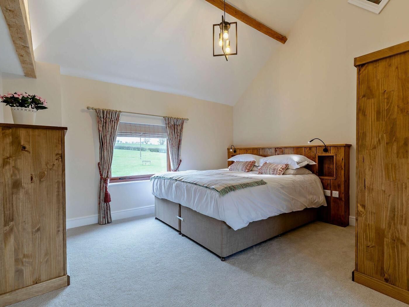 5 bedrooms, travel cot, free WiFi, bed sheets