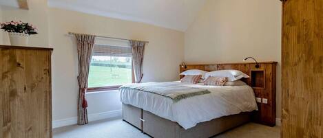 5 bedrooms, travel cot, free WiFi, bed sheets