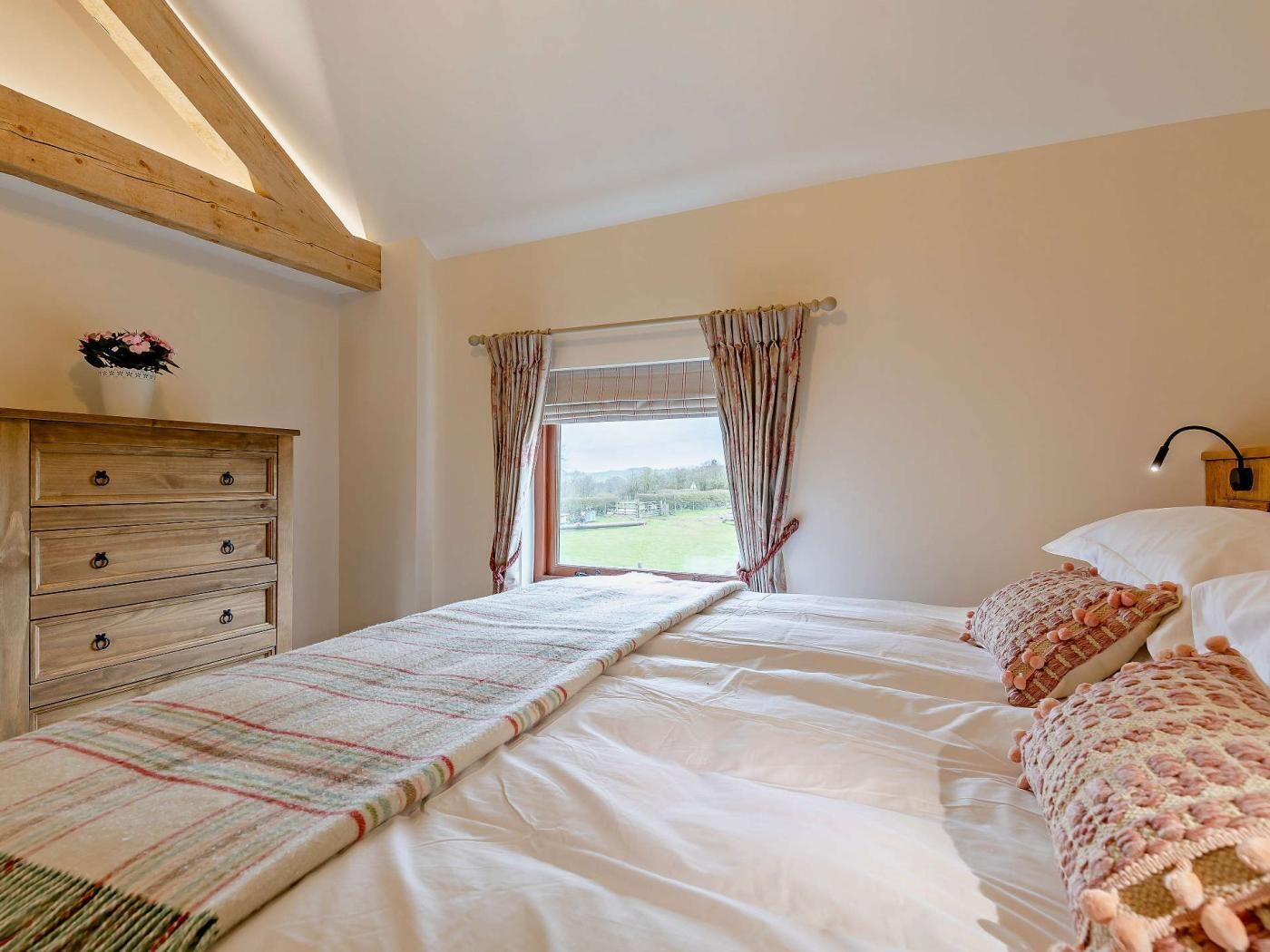 5 bedrooms, travel cot, free WiFi, bed sheets