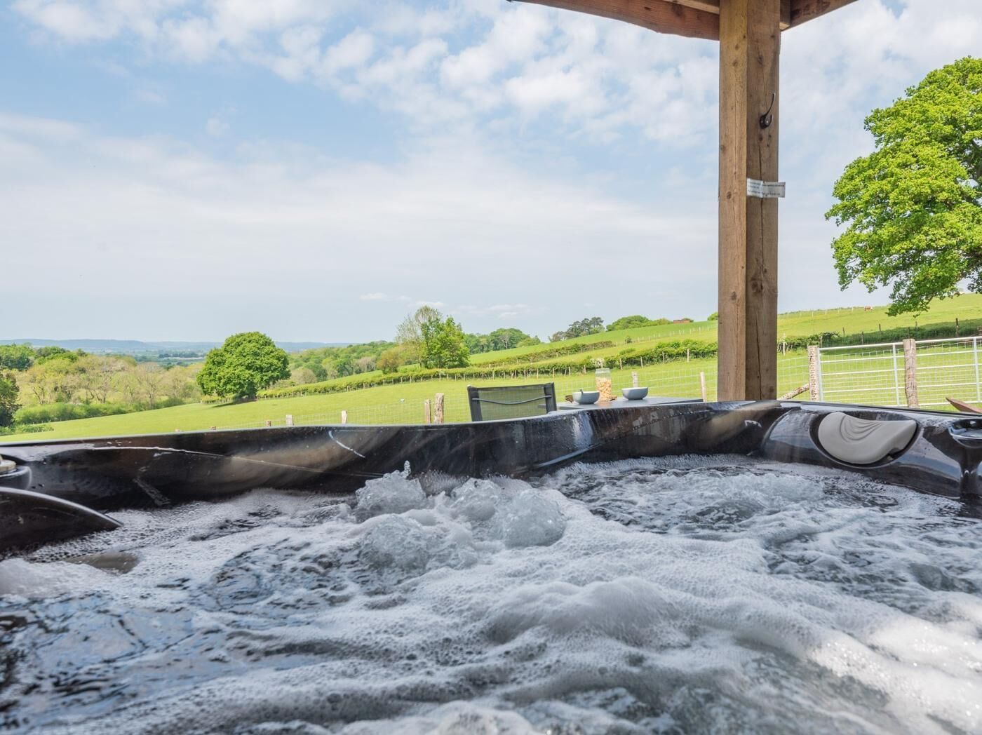Bañera de hidromasaje al aire libre