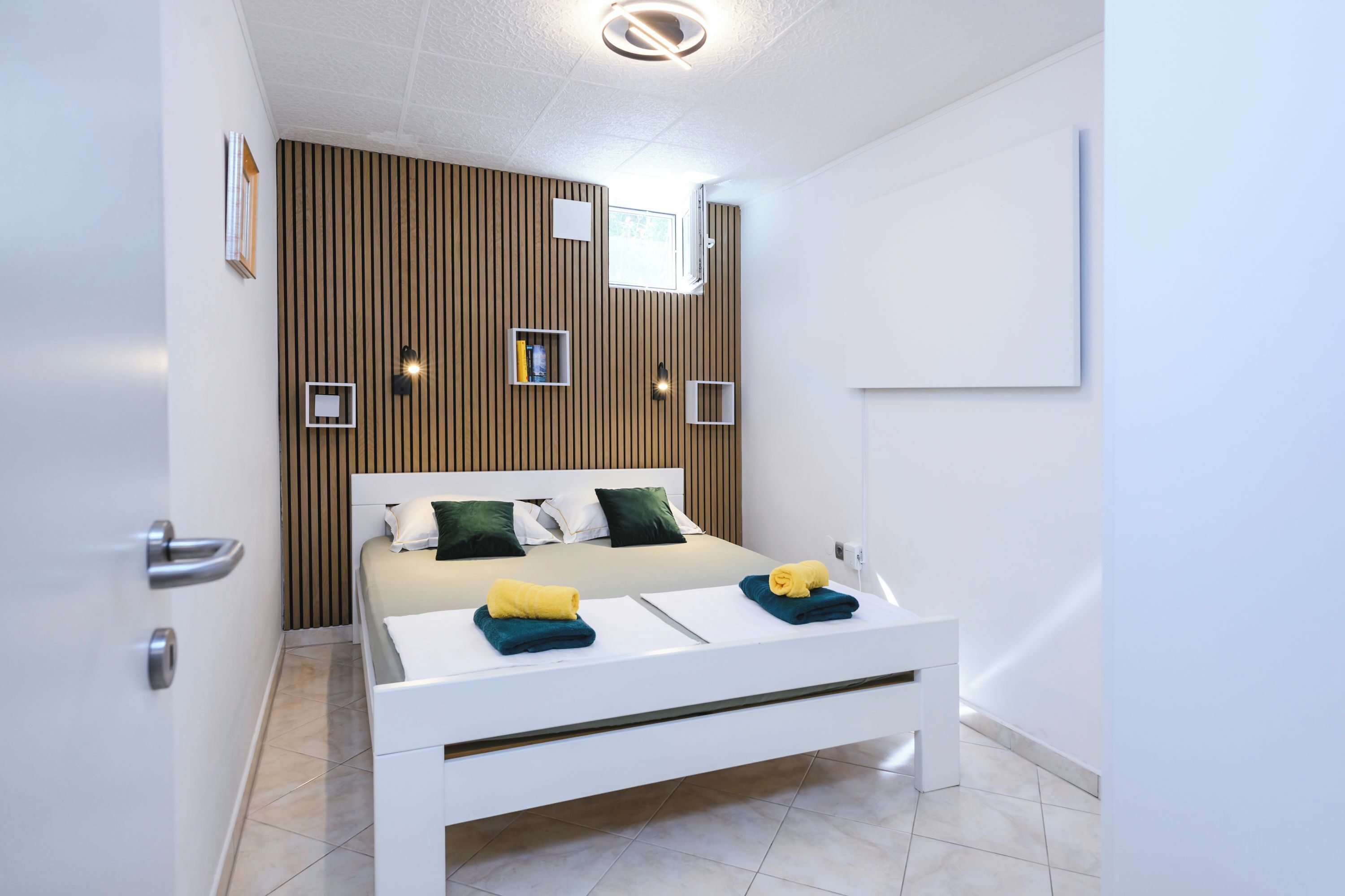 Family Apartment, 2 Bedrooms, Air conditioning (Gaja 2 Bdr Apt w Shared Jacuzzi &)