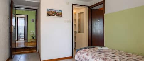 3 habitaciones, tabla de planchar con plancha y wifi gratis