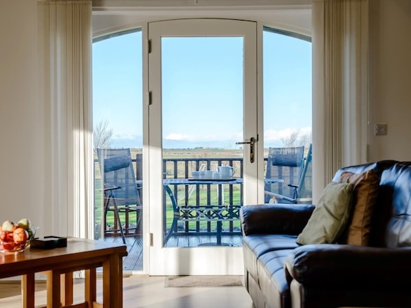 TV - 3 Bed in Alnwick (oc-80483) (Newton-by-the-Sea)