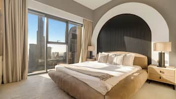 Apartamento superluxo, sacada, vista para a cidade | Cofres nos quartos, cortinas blackout, ferros/tábuas de passar roupa
