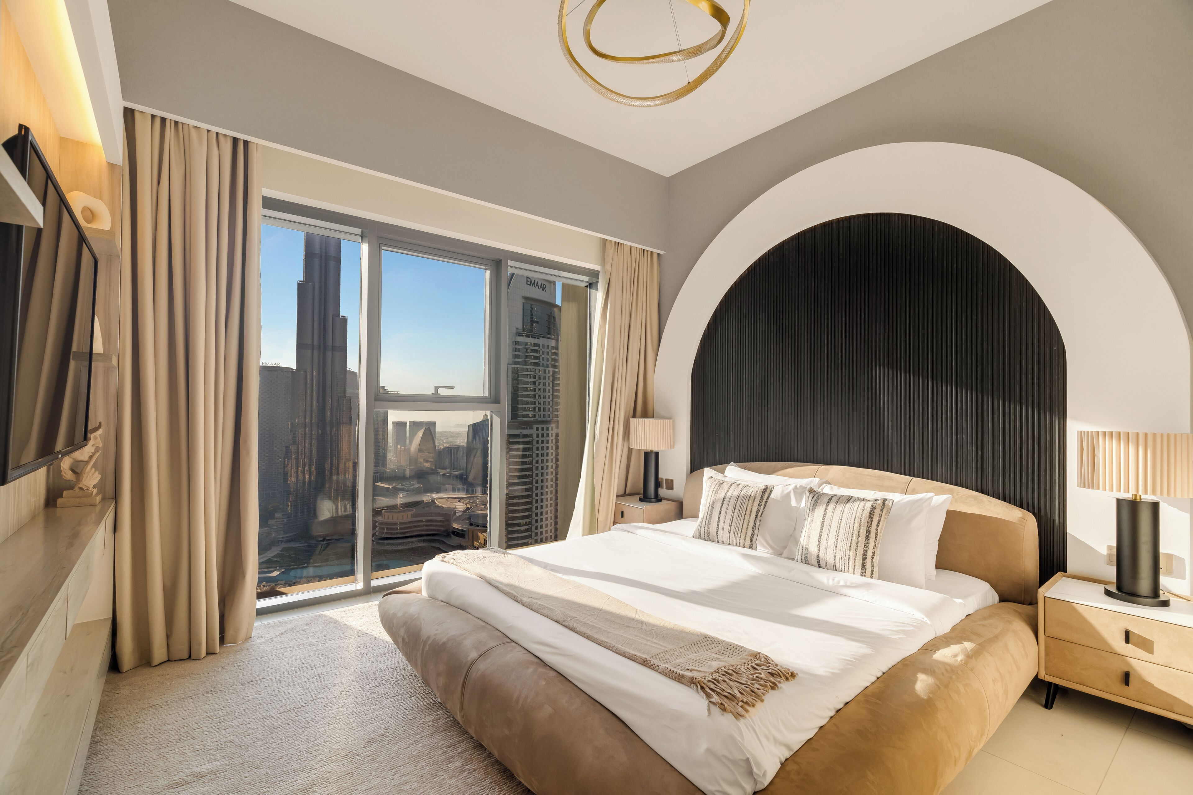 Apartamento superluxo, sacada, vista para a cidade | Cofres nos quartos, cortinas blackout, ferros/tábuas de passar roupa