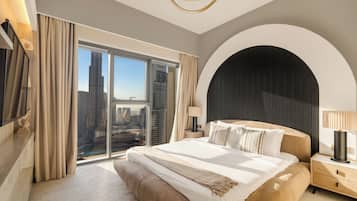 Apartamento superluxo, sacada, vista para a cidade | Cofres nos quartos, cortinas blackout, ferros/tábuas de passar roupa