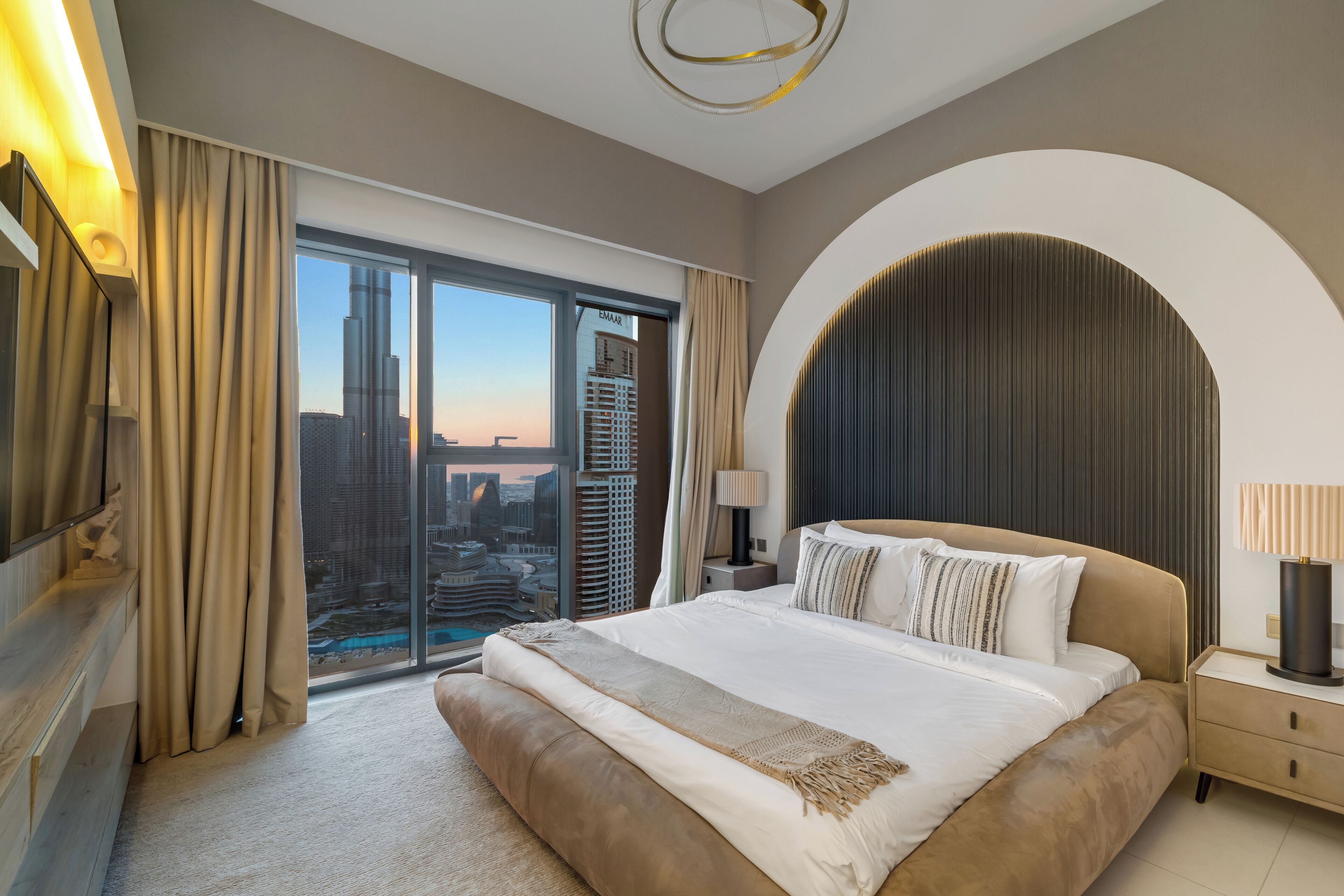 Apartamento superluxo, sacada, vista para a cidade | Cofres nos quartos, cortinas blackout, ferros/tábuas de passar roupa