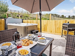 Outdoor dining - 2 Bed in Llanybydder (oc-81353) (Brynteg)