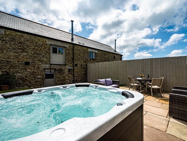 Outdoor dining - 2 Bed in Camelford (oc-81245) (Forrabury and Minster)
