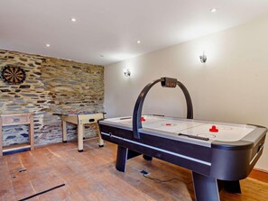 Games room - 1 Bed in Launceston (oc-81332) (Saint Giles on the Heath)