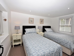 Free WiFi, bed sheets - 2 Bed in Sudbury (oc-81320) (Long Melford)