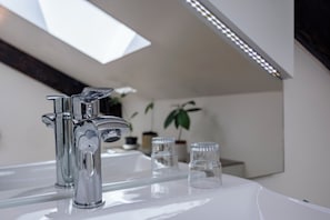 Shower, hair dryer, towels, soap - Bed and Breakfast in Les Rousses: "Au Doux Passage" (Les Rousses)