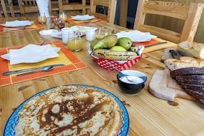 Dining - Bed and Breakfast in Les Rousses: "Au Doux Passage" (Les Rousses)