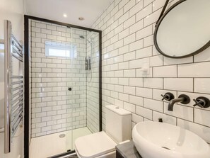 Bathroom - 1 Bed in Lymington (oc-81429) (Lymington)