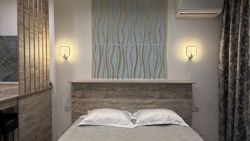 Classic Room | Laptop workspace, WiFi (free)
