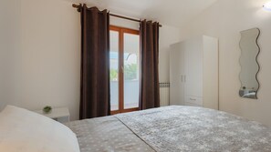Iron/ironing board, free WiFi, bed sheets - Casa Aneri by Villas Guide (Pavicini)