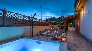 A pool area with lounge chairs, a hot tub, and a covered patio. - Casa Aneri by Villas Guide (Pavicini)