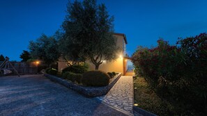 Property grounds - Casa Aneri by Villas Guide (Pavicini)