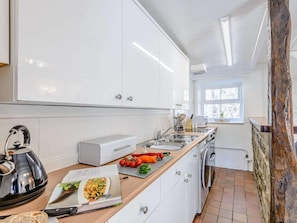 Oven, cookware/dishes/utensils - 1 Bed in Eglwysbach (oc-81544) (Eglwysbach)