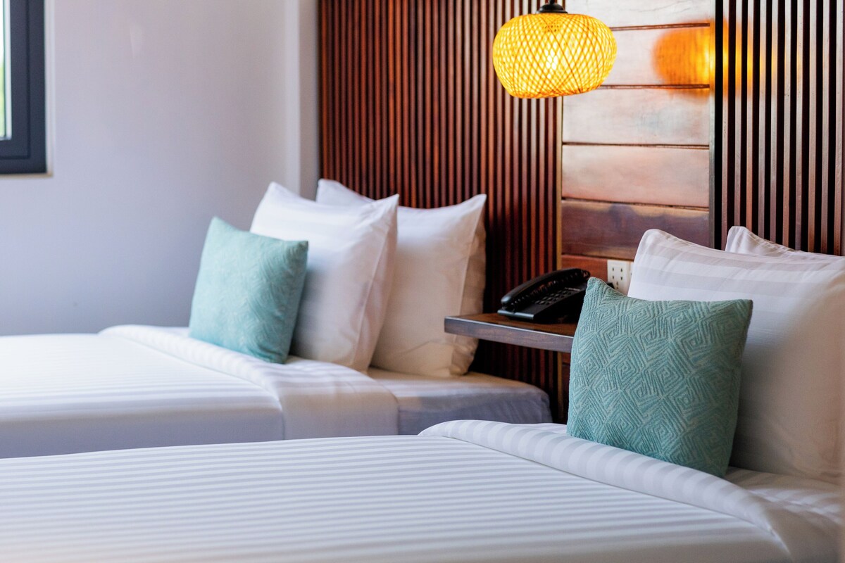 Minibar, desk, iron/ironing board (on request), WiFi (free)