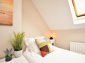 2 Schlafzimmer, Reisekinderbett, kostenloses WLAN, Bettwäsche