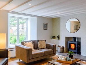 TV, fireplace - 3 Bed in Scarborough (oc-82542) (Snainton)