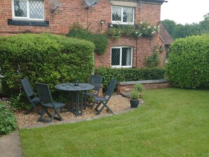 Outdoor dining - 2 Bed in Ashbourne (oc-82579) (Longford)