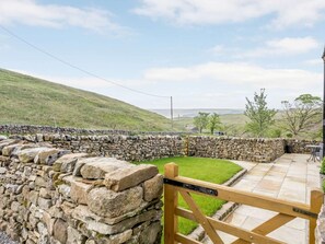 Property grounds - 2 Bed in Skipton (oc-82602) (Buckden)