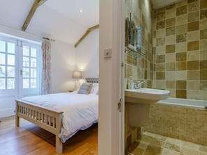 Travel cot, free WiFi, bed sheets - 2 Bed in Wadebridge (oc-82681) (Little Petherick)