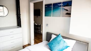 3 bedrooms, iron/ironing board, WiFi, bed sheets