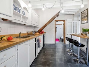 Private kitchen - 4 Bed in Cardigan (oc-82766) (Rhos-hill)