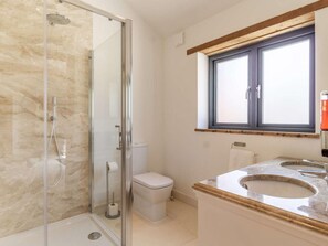 Bathroom - 3 Bed in Lowestoft (oc-82802) (Lound)
