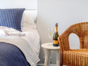 Iron/ironing board, travel cot, free WiFi, bed sheets - 2 Bed in Polruan (oc-82949) (Fowey)