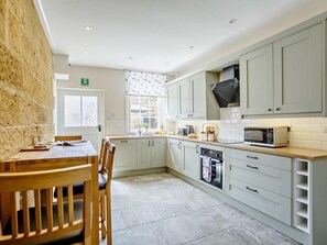 Microwave, oven, dishwasher, high chair - 3 Bed in Great Ayton (oc-83328) (Great Ayton)