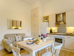 Oven, dishwasher, high chair, cookware/dishes/utensils - 1 Bed in Langholm (oc-83343) (Langholm)