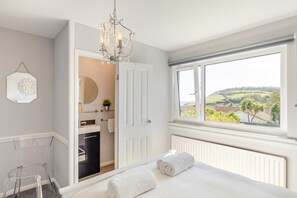 3 Schlafzimmer, Reisekinderbett, kostenloses WLAN, Bettwäsche