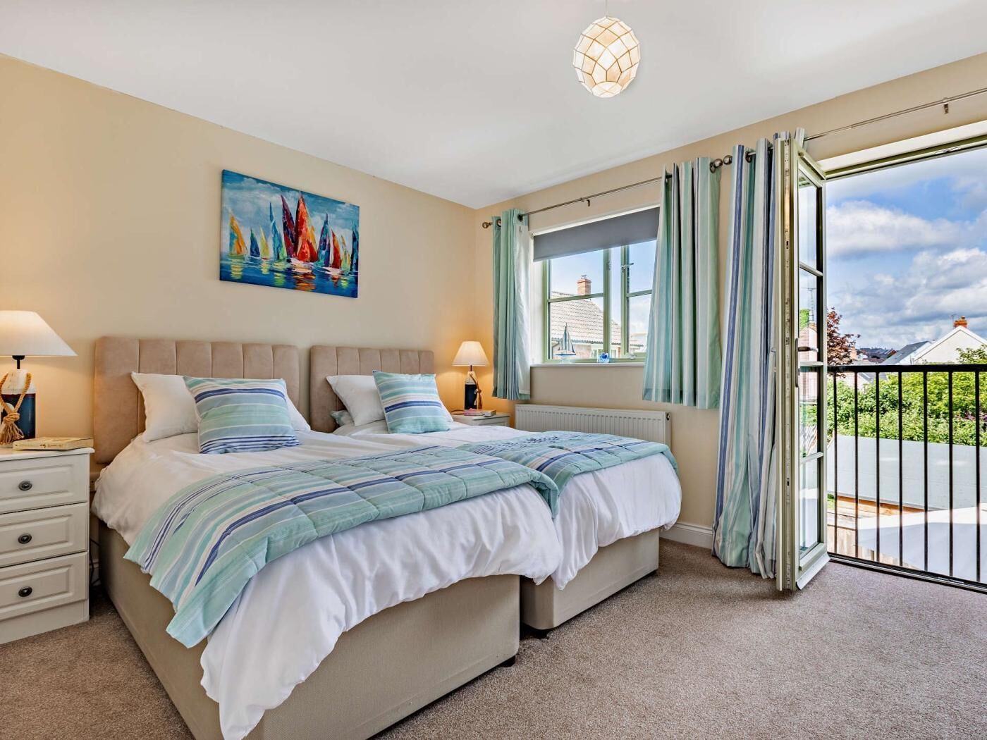 3 bedrooms, travel crib, WiFi (free), bed sheets