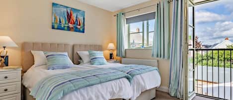 3 bedrooms, travel crib, WiFi (free), bed sheets