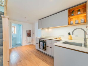 Oven, dishwasher, high chair, cookware/dishes/utensils - 1 Bed in Aberystwyth (oc-83551) (Llanilar)