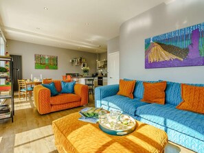 A modern living room with a sofa set, a coffee table, and a painting on the wall. - 2 Bed in Ripon (oc-83763) (Ripon)