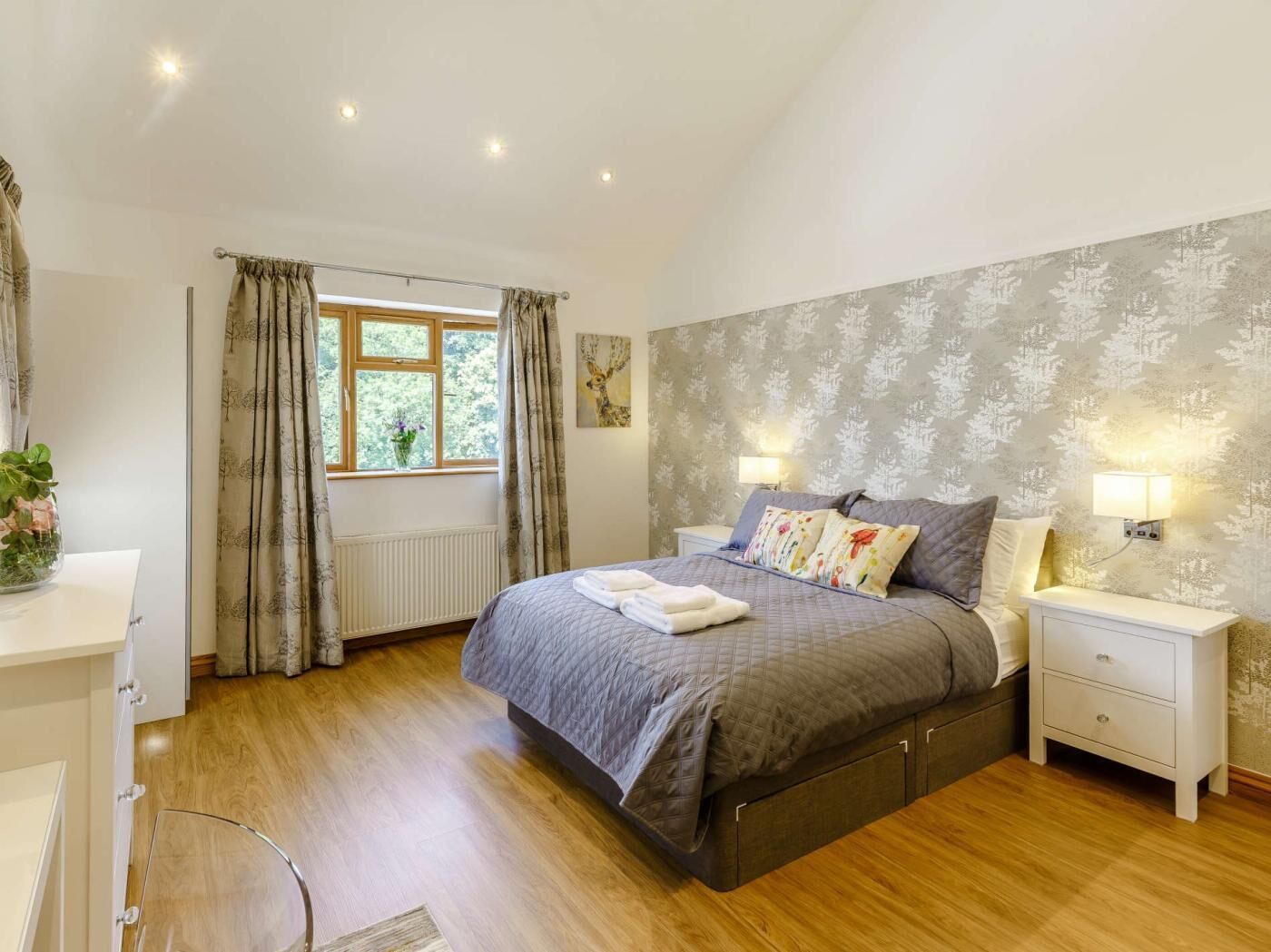 4 bedrooms, travel cot, free WiFi, bed sheets
