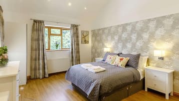 4 bedrooms, travel cot, free WiFi, bed sheets