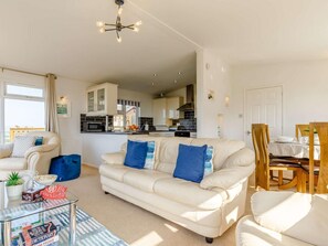 TV - 3 Bed in Torpoint (oc-83792) (Millbrook)