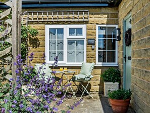 Outdoor dining - 1 Bed in York (oc-84002) (Crayke)
