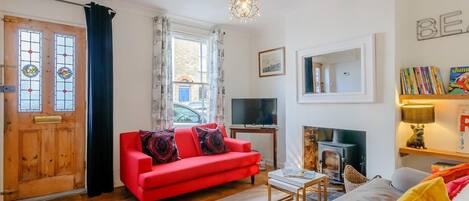 TV, fireplace