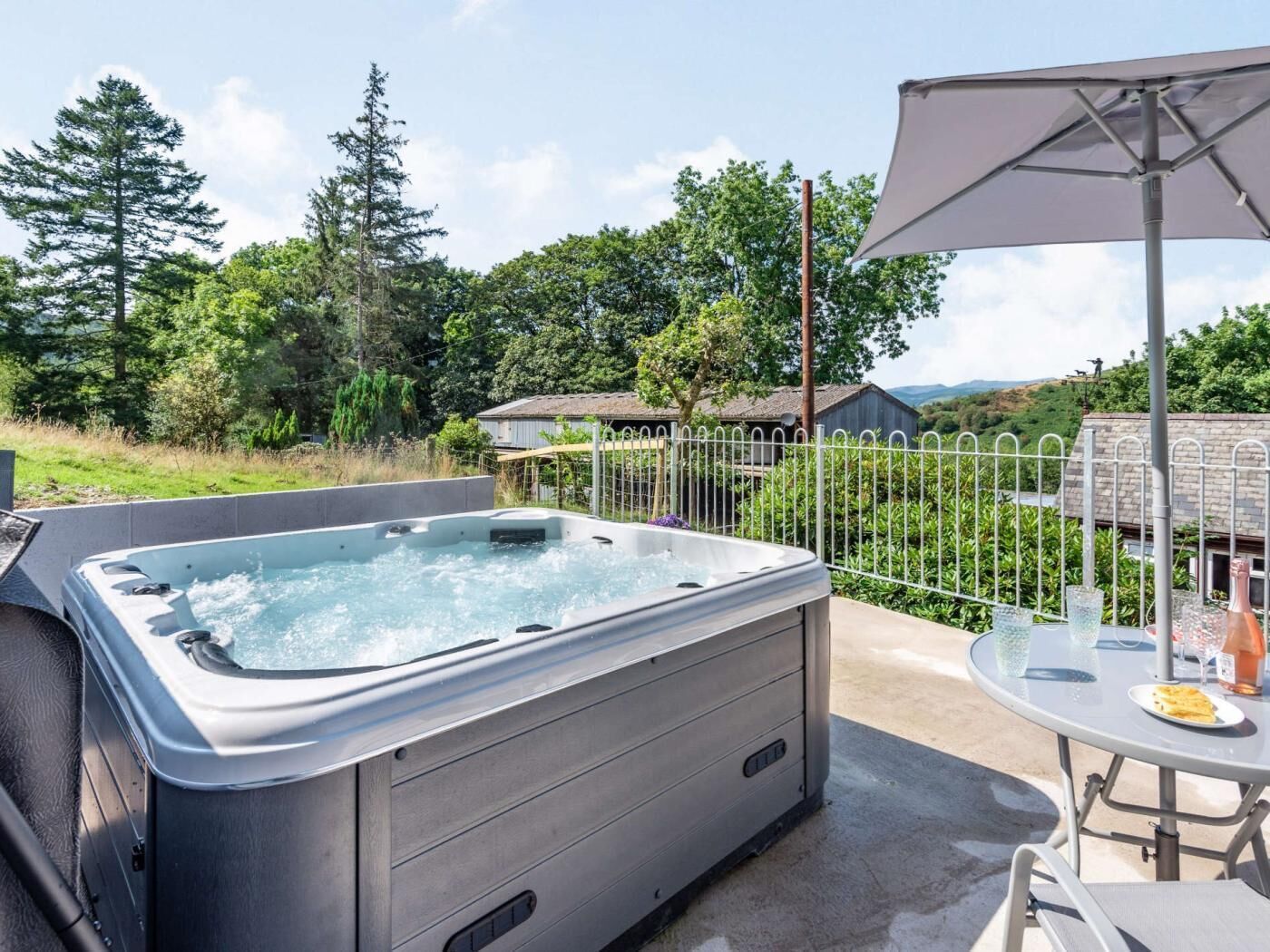 Outdoor spa tub