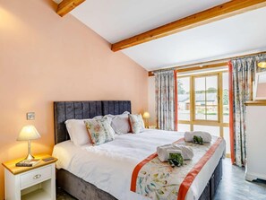 A bedroom with a bed, bedside table, lamp, and window with curtains. - 2 Bed in Ripon (oc-85510) (Masham)