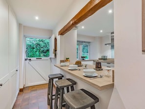 Oven, dishwasher, highchair, cookware/dishes/utensils - 5 Bed in Ashbourne (oc-85565) (Thorpe)