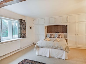 5 bedrooms, travel crib, WiFi (free), bed sheets - 5 Bed in Ashbourne (oc-85565) (Thorpe)
