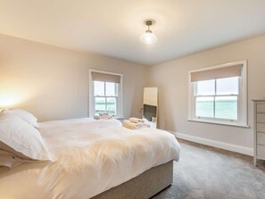 Bügeleisen/Bügelbrett, Reisekinderbett, kostenloses WLAN, Bettwäsche